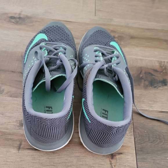 Nike - Picture 3 of 4